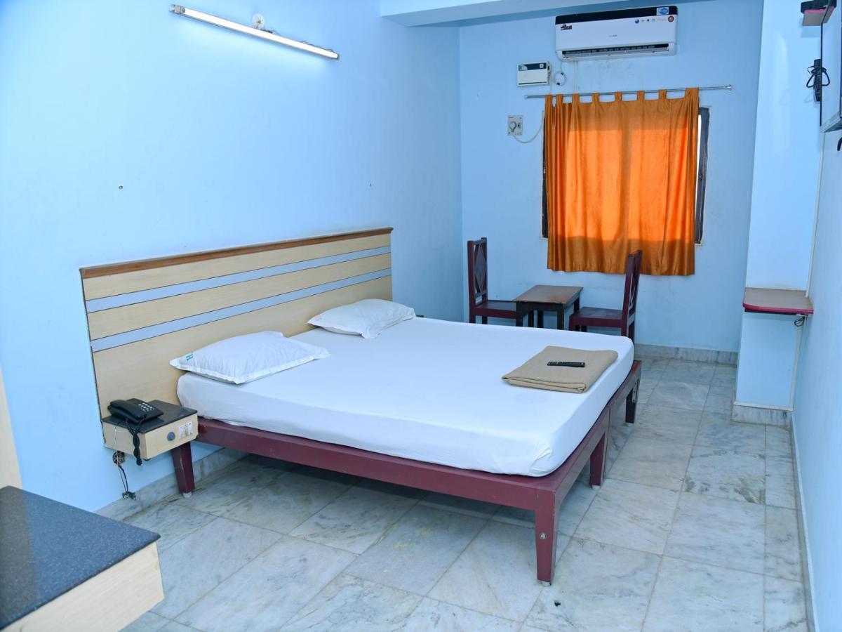 Hotel Aditya ポンディシェリ エクステリア 写真