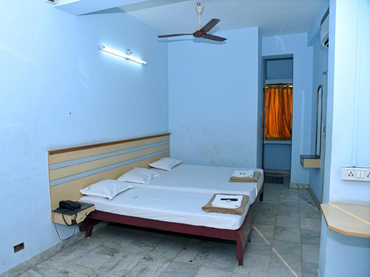 Hotel Aditya ポンディシェリ エクステリア 写真