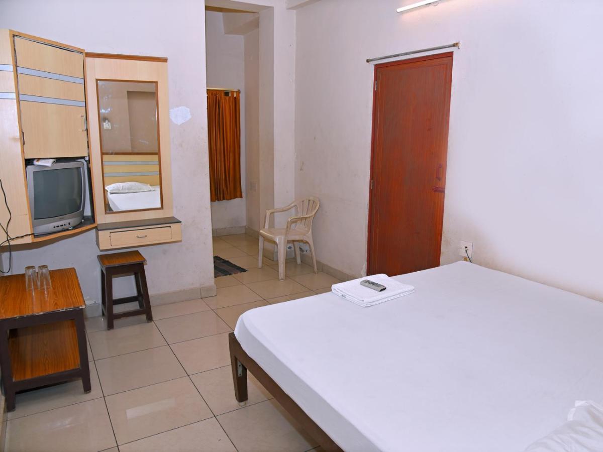 Hotel Aditya ポンディシェリ エクステリア 写真